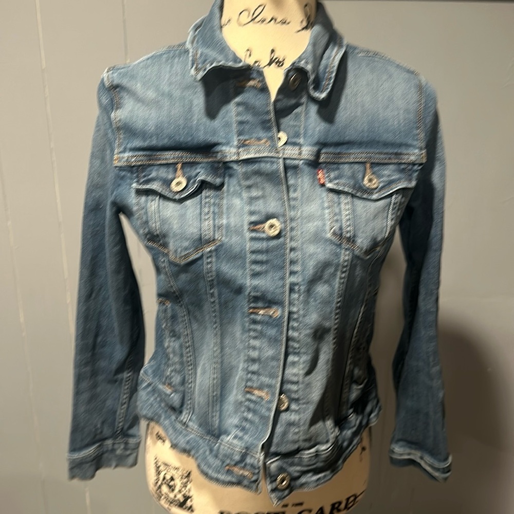 levi's jean jacket